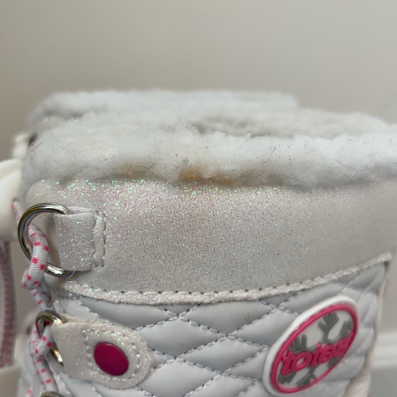 Totes kids Snow boots! - Picture 2 of 7